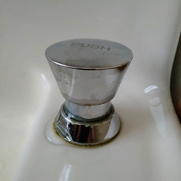 手洗い器　押しボタン