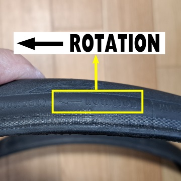 タイヤ側面の回転方向の印